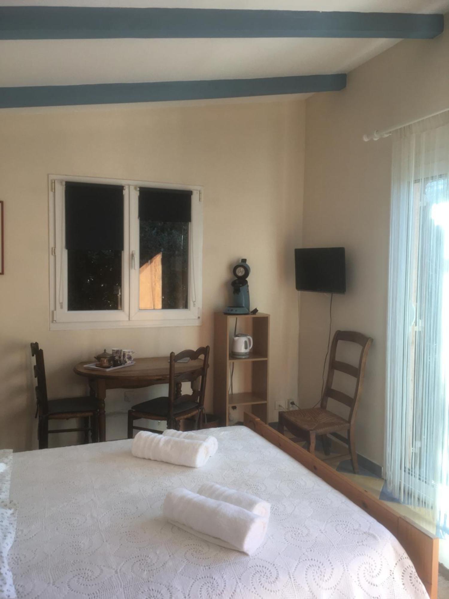 Studio Chez Charles Et Marie, Independant De La Maison, Acces Piscine, Tres Calme, 로크포르레핀 외부 사진